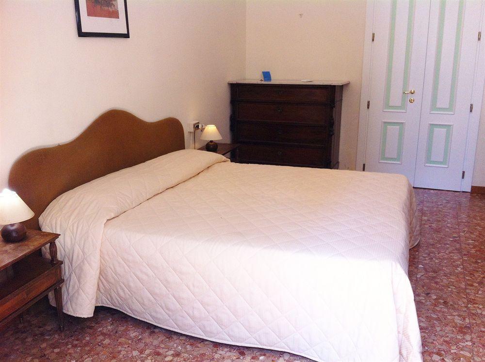 Hotel Crocini Firenze Bagian luar foto
