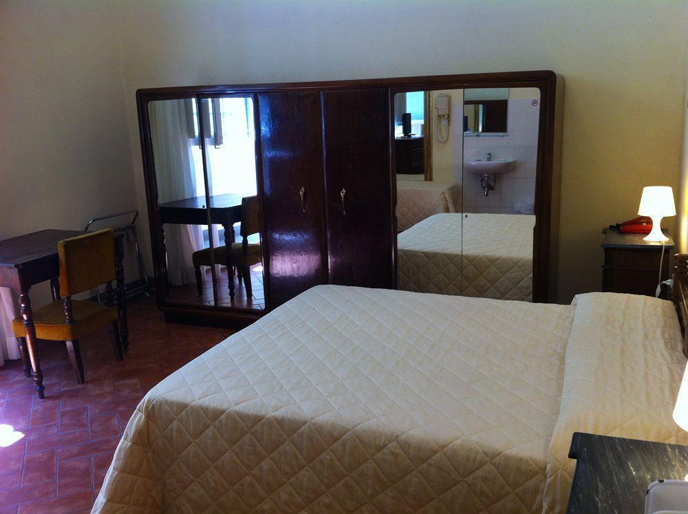 Hotel Crocini Firenze Bagian luar foto