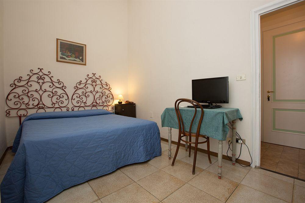 Hotel Crocini Firenze Bagian luar foto