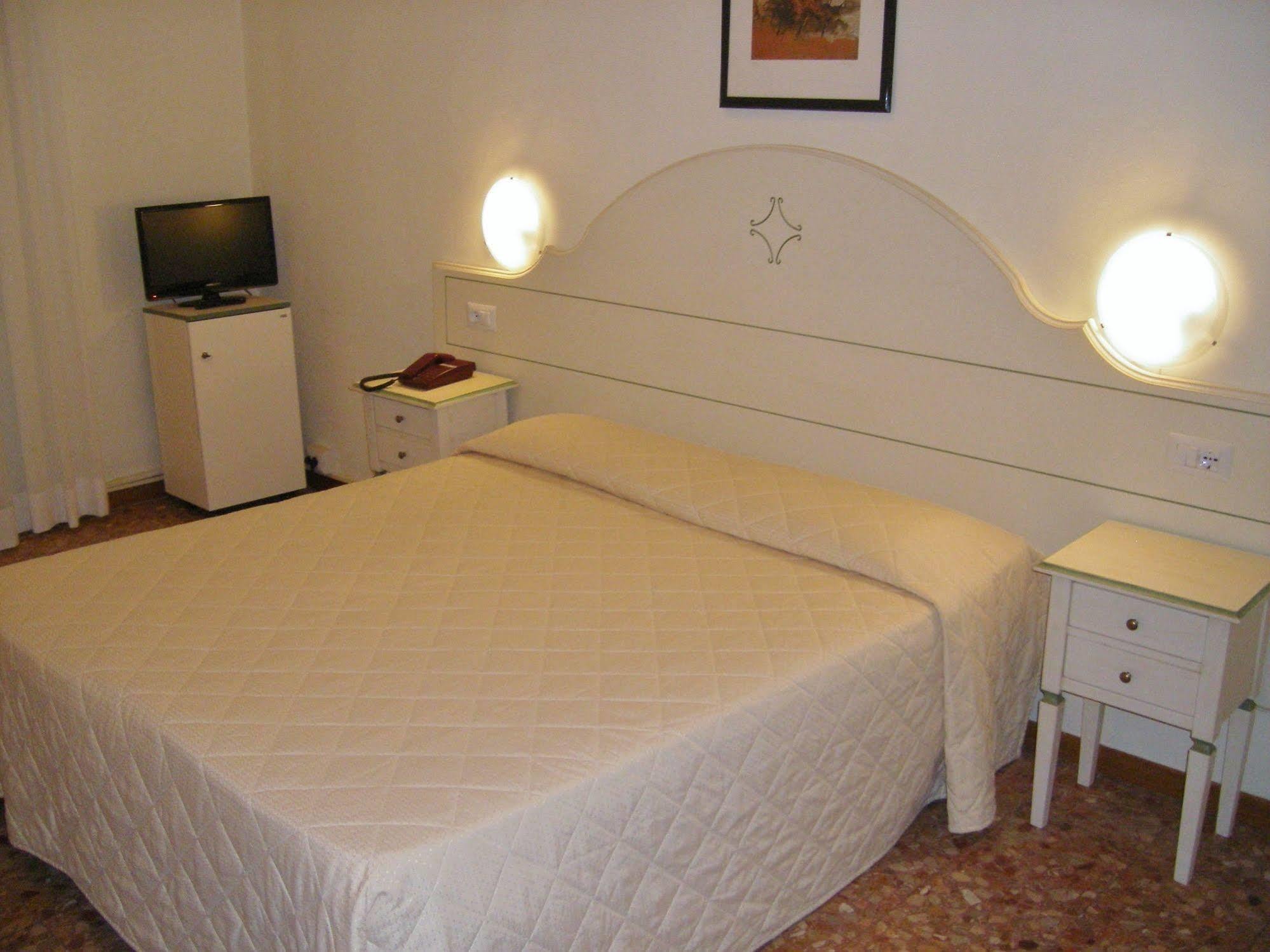 Hotel Crocini Firenze Bagian luar foto
